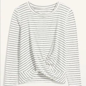 Relaxed Breathe Twist-Hem Cropped Top.